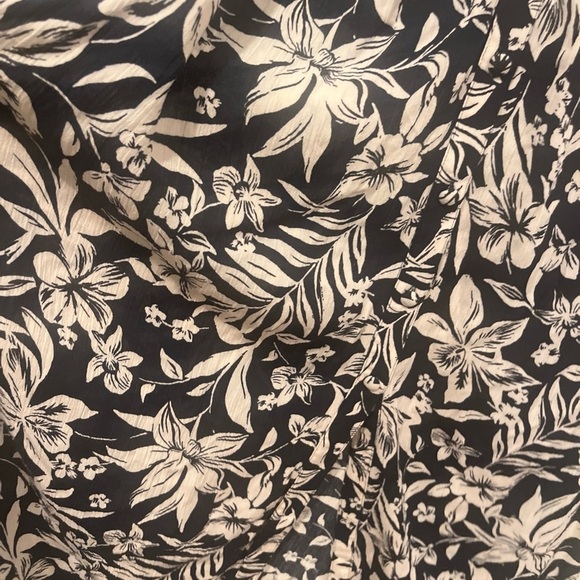 Faherty Black and White Sheath Maxi Dress with Puff Sleeves - Picture 6 of 10